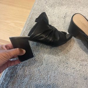 Blk leather Aldo bow mules sz 6 Luke new